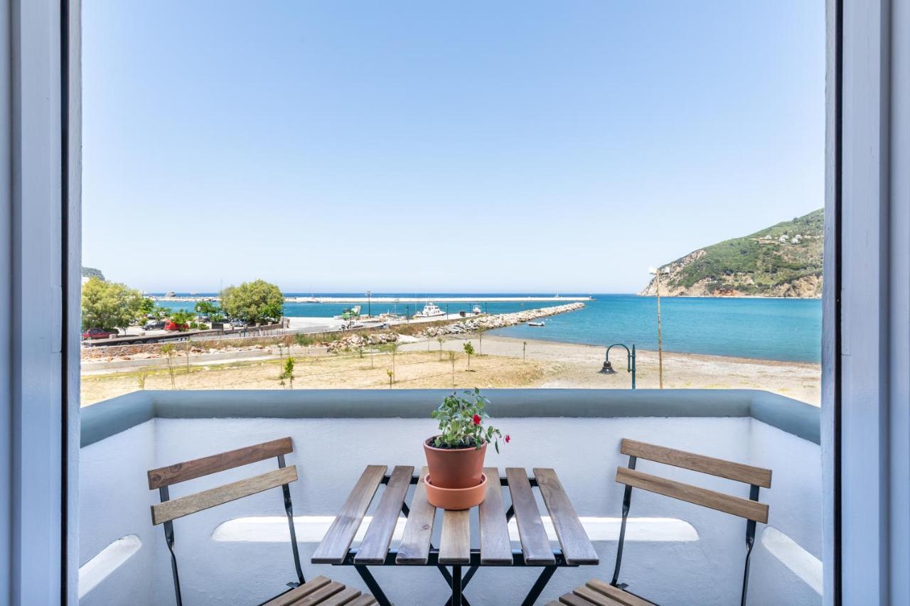 Uncle John'S Guesthouse Skopelos Eksteriør billede