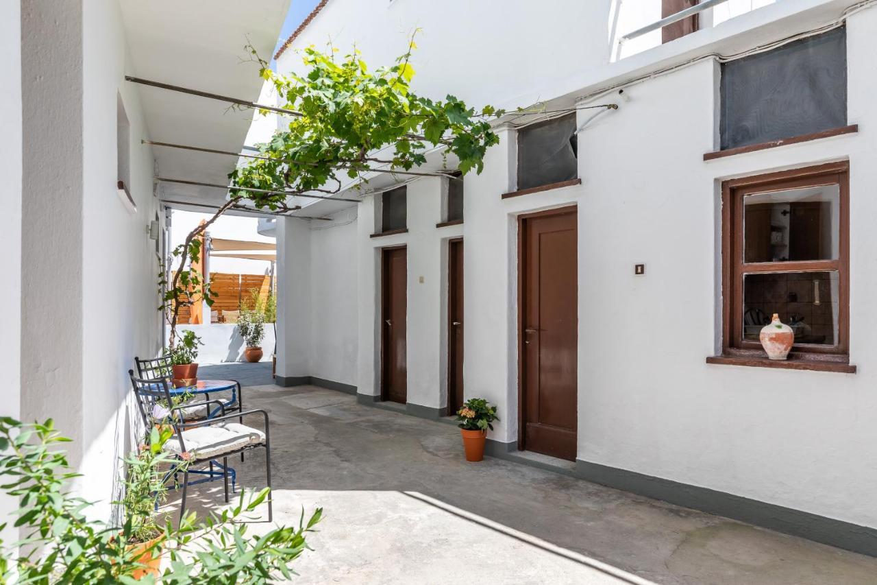 Uncle John'S Guesthouse Skopelos Eksteriør billede